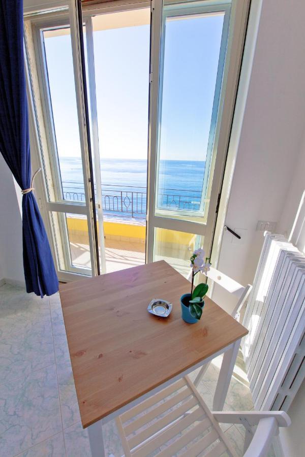 On The Beach Sea-View&Kitchen In Room Salernes Extérieur photo