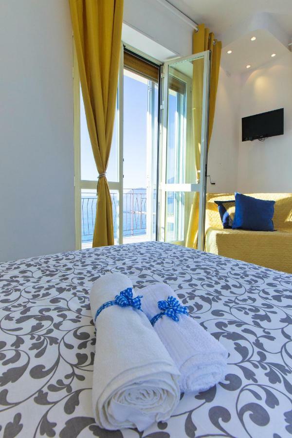 On The Beach Sea-View&Kitchen In Room Salernes Extérieur photo