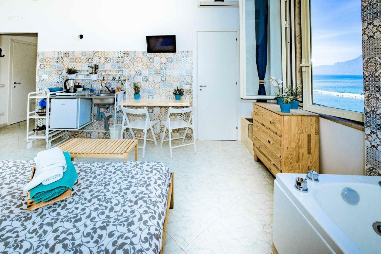 On The Beach Sea-View&Kitchen In Room Salernes Extérieur photo