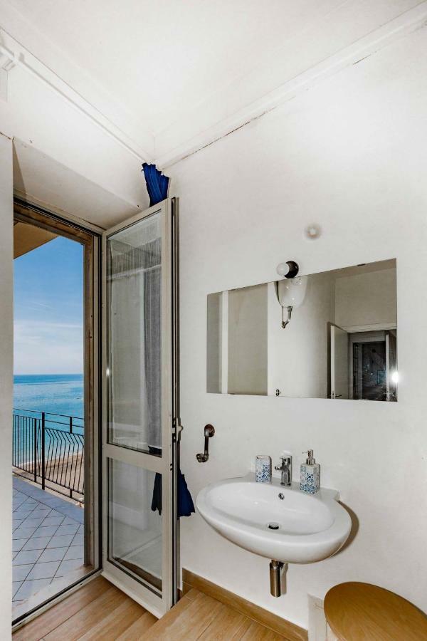 On The Beach Sea-View&Kitchen In Room Salernes Extérieur photo